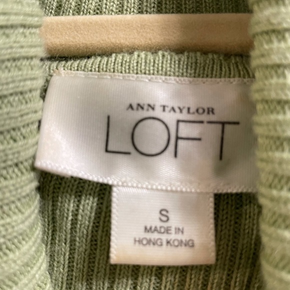 Ann Taylor Loft turtleneck - Picture 3 of 4